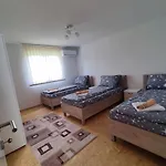 Villa Green Oasis Jakuzzi&Swimming Pool * サラエヴォ