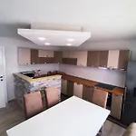 ヴィラ Villa Green Oasis Jakuzzi&Swimming Pool サラエヴォ