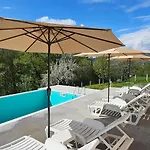 ヴィラ Villa Green Oasis Jakuzzi&Swimming Pool サラエヴォ