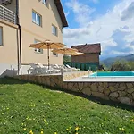 Oasis Jakuzzi&swimming Pool * سراييفو