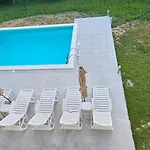 Oasis Jakuzzi&swimming Pool فيلة *