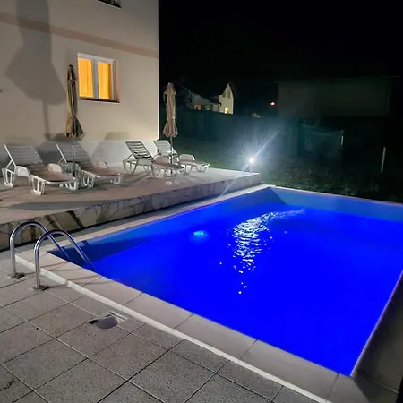 Oasis Jakuzzi&swimming Pool Villa