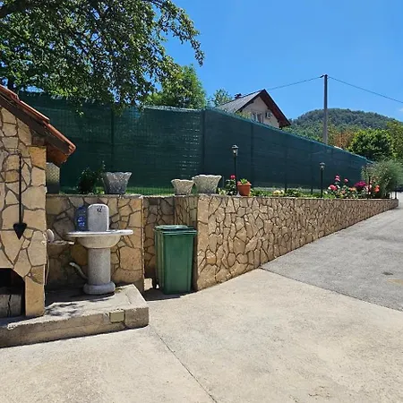 Villa Green Oasis Jakuzzi&Swimming Pool * 塞拉耶佛