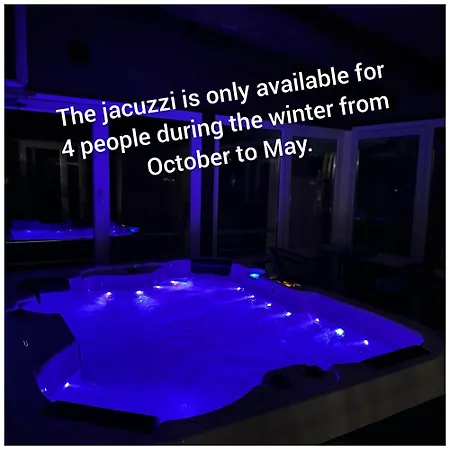 Oasis Jakuzzi&swimming Pool 别墅 塞拉耶佛