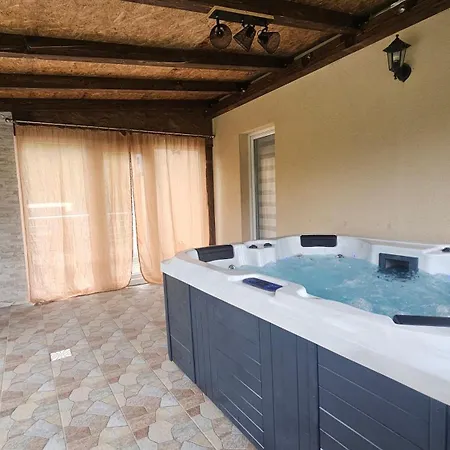 Oasis Jakuzzi&swimming Pool Villa