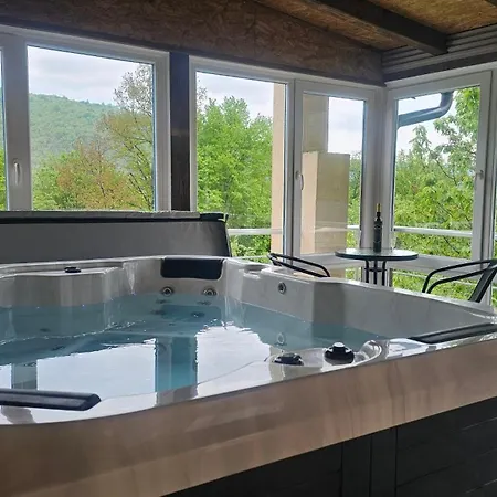 Oasis Jakuzzi&swimming Pool