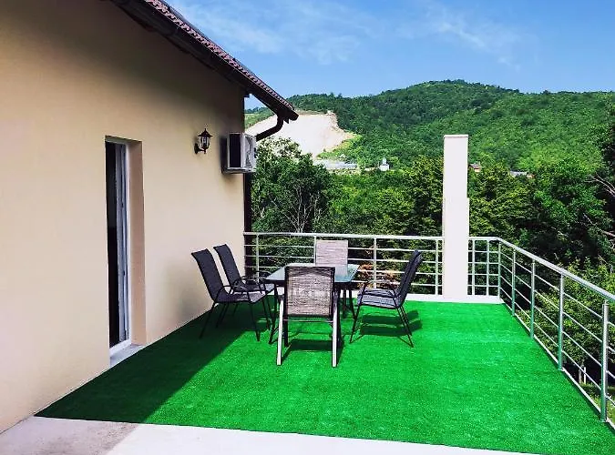 Villa Green Oasis Jakuzzi&Swimming Pool 别墅 *