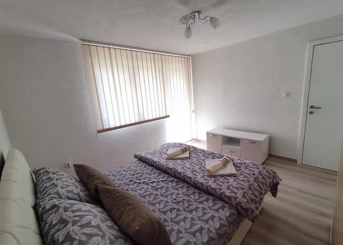 别墅 Villa Green Oasis Jakuzzi&Swimming Pool 塞拉耶佛