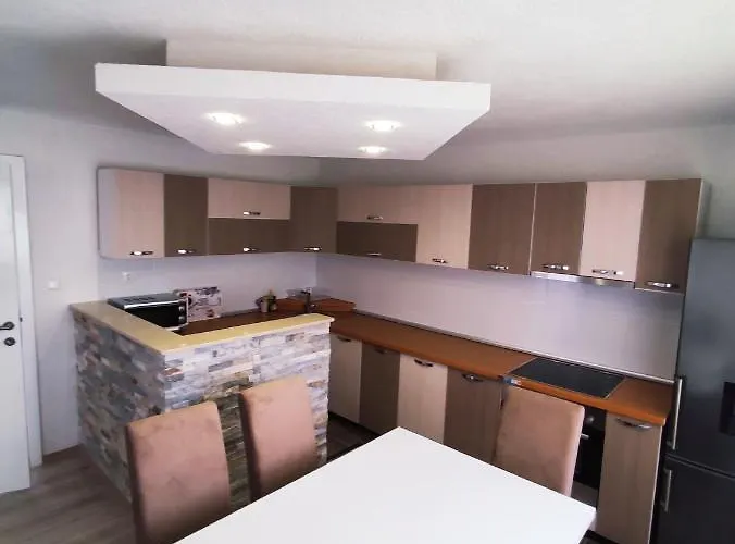 别墅 Villa Green Oasis Jakuzzi&Swimming Pool 塞拉耶佛