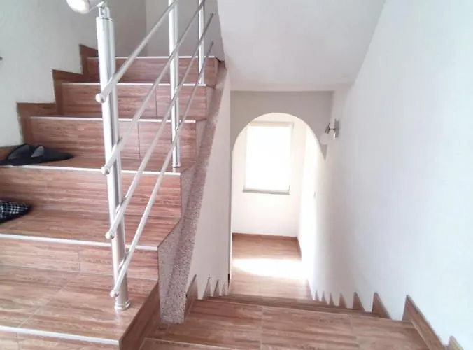 别墅 Villa Green Oasis Jakuzzi&Swimming Pool 塞拉耶佛