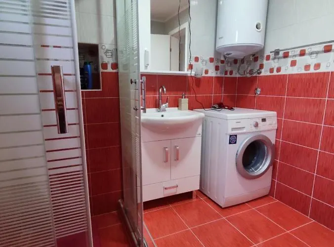 Villa Green Oasis Jakuzzi&Swimming Pool 塞拉耶佛