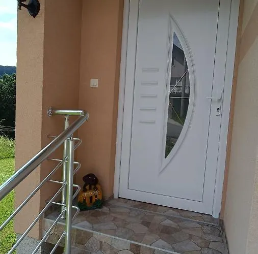 别墅 Villa Green Oasis Jakuzzi&Swimming Pool 塞拉耶佛