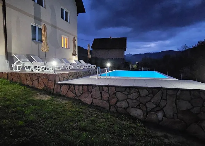 Villa Green Oasis Jakuzzi&Swimming Pool * 塞拉耶佛