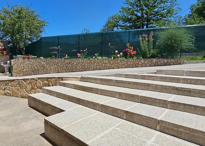 Villa Green Oasis Jakuzzi&Swimming Pool 别墅 *