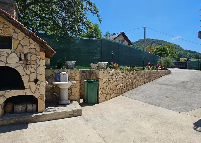 Villa Green Oasis Jakuzzi&Swimming Pool * 塞拉耶佛