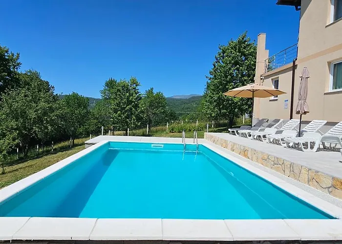 Villa Green Oasis Jakuzzi&Swimming Pool 别墅